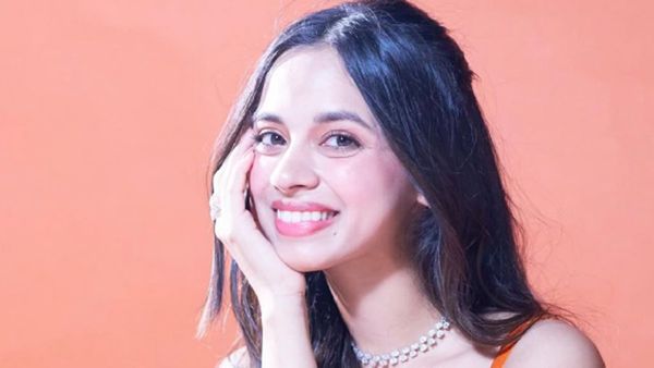 Nitanshi Goel Bags The Debutante Of The Year Award For Laapataa Ladies At The TOIFA Awards 2025