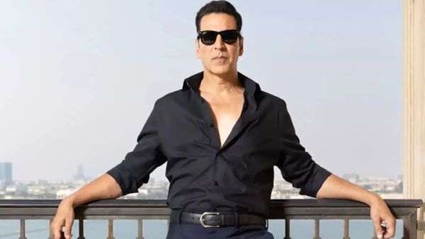 Akshay Kumar’s Convoy Vehicle Hits An Auto Rickshaw In Juhu, Driver Injured; Actor Not Present