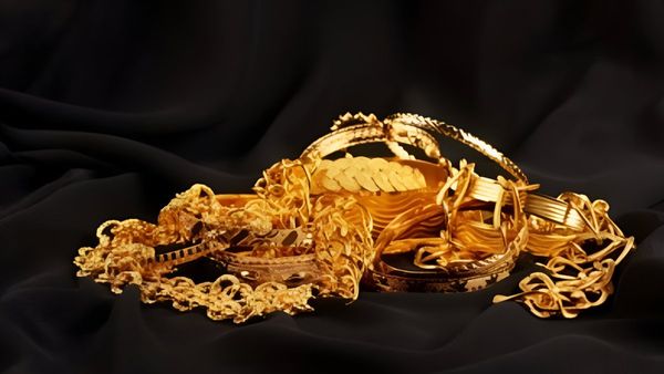 Gold Rate In India Edge Lower Again on Jan 3; Check Today’s 24K & 22K Prices; Silver Also Trades Weak