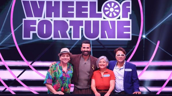 Wheel Of Fortune: Contestant's Wife Asks Akshay Kumar To 'Find Girlfriend For Him', He Says 'Mere Kaan Phat...