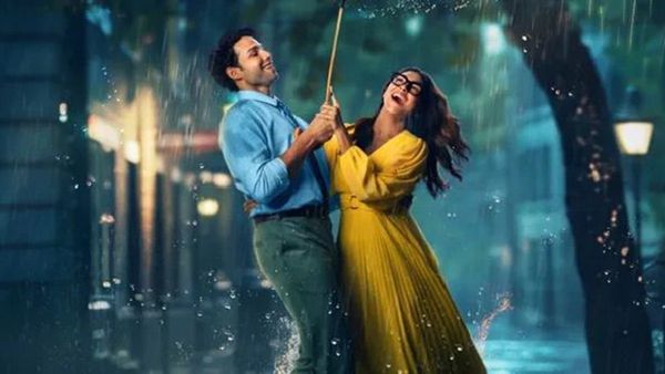 Do Deewane Seher Mein Advance Booking: Mrunal Thakur & Siddhant Chaturvedi Promises Love Story You Can’t Miss