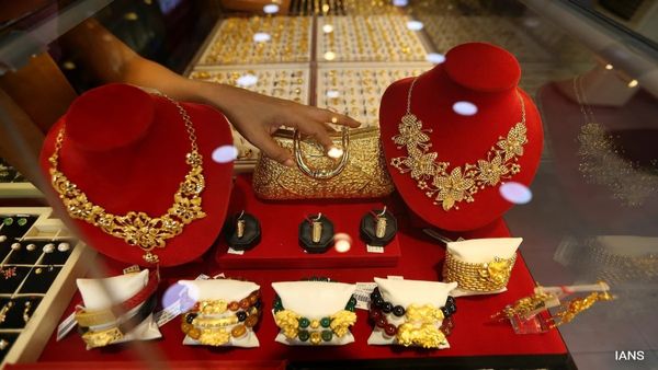 Gold Rate Today In India Ends 3-Day Rally With Big Crash: 24K/100g Gold Falls Rs.12,000; Check Feb 12 Prices