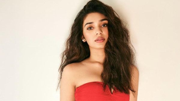 Love Insurance Kompany(LIK) Song: Krithi Shetty & Pradeep's Futuristic Love Story Film Releases Third Track