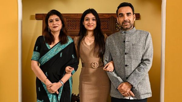 Pankaj Tripathi Makes Stage Comeback After 12 Years With Home Production Lailaaj, Performs With Daughter Aashi