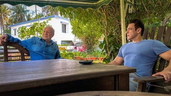 When Salman's Co-Star Opened Up About Actor's Bond With Dad Salim: He Would Fumble In Front Of Father