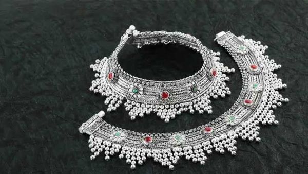 Silver Rates In India Unchanged Today After Rs 20,000 Crash; Silver Prices Below Rs 2.8 Lakh In Top Cities? Silver Weekly Outlook