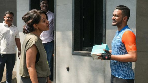 Namita Thapar Greets Kanthi Dutt In Pune Enroute Mumbai As He Cycles From Hyderabad