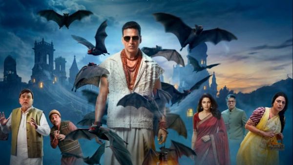 Bhooth Bangla REVIEW Goes Viral Before Release- Akshay Kumar Delivers Solid...? Is It Real Or Fake Review?