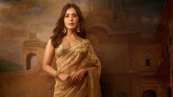 Raashii Khanna Enjoys Vidya Balan’s Sweet Surprise, Drops Fun BTS From Upcoming Entertainer