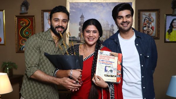Pushpa Impossible: Actors Nitin Babu, Akshaya Hindalkar & Samridh Bawa Surprise Karuna Pandey For Mother's Day