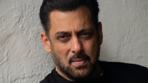 Salman Khan Responds To Paparazzi Apology A Day After Heated Hospital Exchange, Says ‘Zor Se Sorry Bolo’