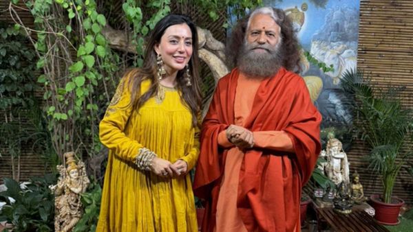 Sanskruti Jayana Visits Swami Chidanand Saraswati’s Ashram And Attends Ganga Aarti in Rishikesh