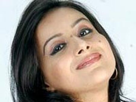 ಕಡೆಗೂ ಕನ್ನಡದಲ್ಲಿ ಪಾಸಾದರು ಪೂಜಾಗಾಂಧಿ!