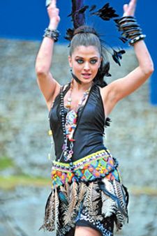 ಬೆಂಜ್ ಕಾರಿನಲ್ಲಿ ರಜನಿ ಐಶ್ ರೋಮ್ಯಾನ್ಸ್!?