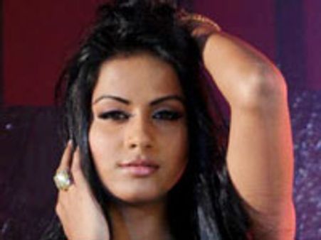 ರಚನಾ ಮೌರ್ಯ ಎಂಬ ಸೌಂದರ್ಯದ ಸರಕು!