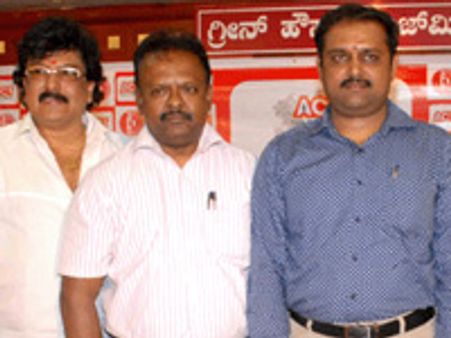 ಕಿರುತೆರೆಯ ಬಾದ್ ಷಾ ರವಿಕಿರಣ್ ಗೆ ಪ್ರಶಸ್ತಿ