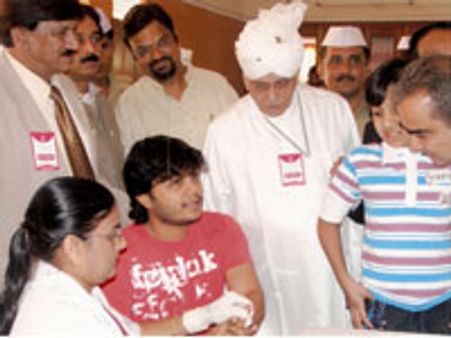 ನಟ ಗಣೇಶ್ ರಿಂದ ರಕ್ತದಾನ ಶಿಬಿರಕ್ಕೆ ಚಾಲನೆ