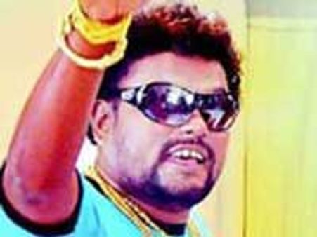 ಲಕ್ಷಲಕ್ಷ ದುಡ್ಡು ಎಣಿಸುವ ಕನ್ನಡ ಹಾಸ್ಯ ನಟರು!