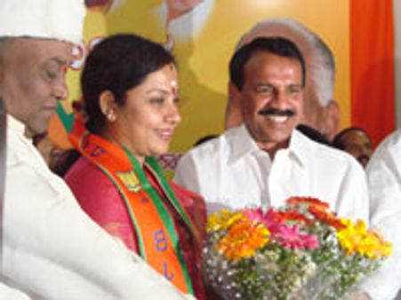 ಚುನಾವಣಾ ಪ್ರಚಾರದಲ್ಲಿ ನಟಿ ತಾರಾಗೆ ಸಿಕ್ಕಿದ್ದೇನು?