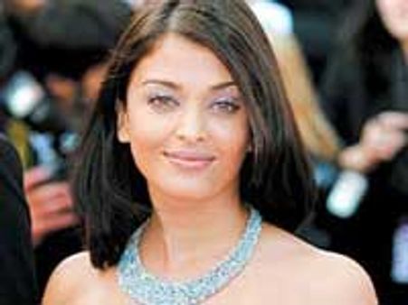 ಐಶ್ವರ್ಯ ರೈರನ್ನು ಆಂಟಿ ಎಂದ ತುಂಟಿ ಸೋನಮ್