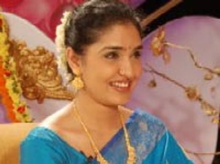 ಅನು ಪ್ರಭಾಕರ್ ಪರೀಕ್ಷೆಯಲ್ಲಿ ತಲ್ಲೀನ