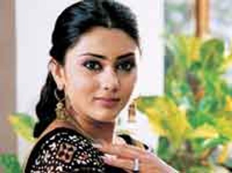 ರವಿಚಂದ್ರನ್ ಹೊಸ 'ಹೂ'ಗಳು ನಮಿತಾ, ಮೀರಾ!