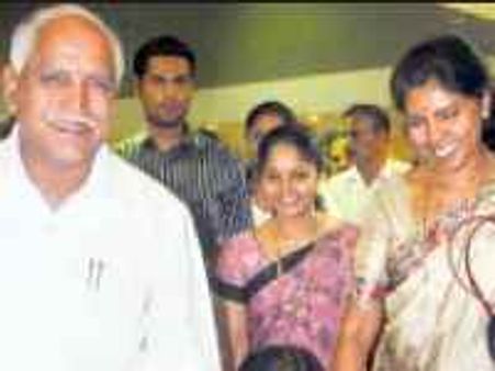 ಫೋರಂನಲ್ಲಿ ಸಿಎಂ ಸಂಸಾರದ ಸವಾರಿ !