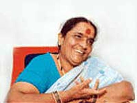 ಪಾರ್ವತಮ್ಮ ರಾಜ್ ಕುಮಾರ್ ಗೆ ಚೆನ್ನಮ್ಮ ಪ್ರಶಸ್ತಿ