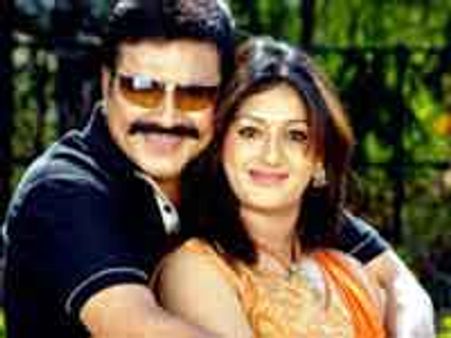 ಪಂಚೆ ಕಳಚಿ ಖಾಕಿ ಧರಿಸಿರುವ ರೂರಲ್ ಸ್ಟಾರ್!