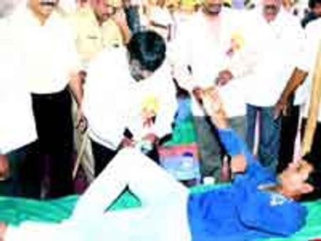 ಹುಟ್ಟುಹಬ್ಬದಂದು ರಕ್ತದಾನ ಮಾಡಿದ ಶಿವಣ್ಣ