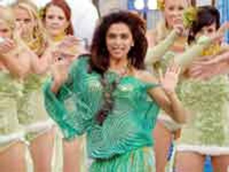 ಪಡ್ಡೆಗಳ ಹುಚ್ಚೆಬ್ಬಿಸುವ ಹಾಡಿಗೆ ದೀಪಿಕಾ ಹೆಜ್ಜೆ!