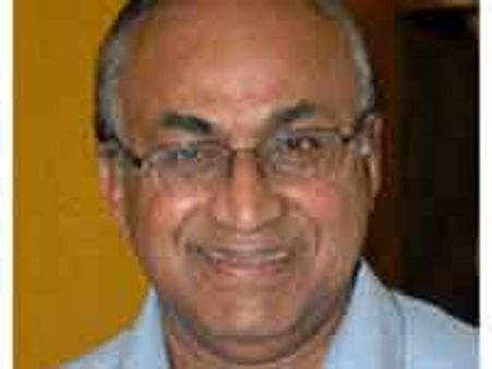 ಸಿಂಹ ಅಂತ ಹೆಸರಿಟ್ಕೊಂಡು ನಾಯಿಗೆ ಹೆದರೋದಾ?