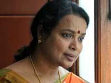 ಕಾರು ಅಪಘಾತ: ನಟಿ ಉಮಾಶ್ರೀ ಪಾರು