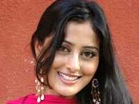 ಪುನೀತ್, ಶಿವಣ್ಣನ ಜತೆ ನಟಿಸಲು ನಿಧಿ ಒಲವು!