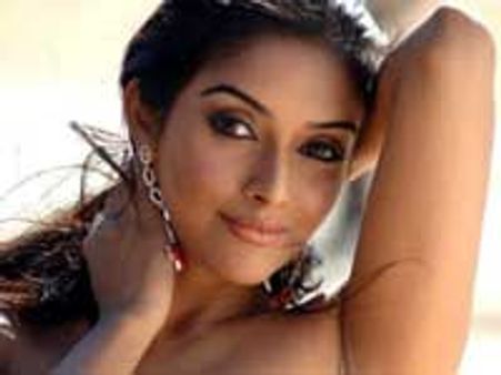 ಐಶ್ ಸ್ಥಾನ ಆಕ್ರಮಿಸಿದ ಮಲ್ಲು ಬೆಡಗಿ ಅಸಿನ್