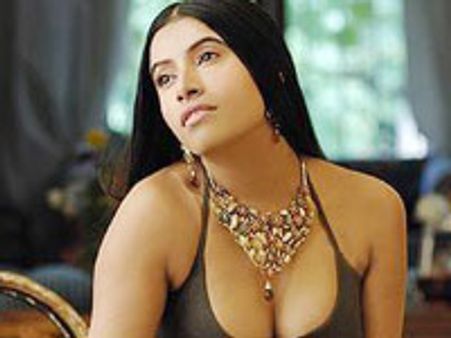 ತಮಿಳಿಗೆ ಬಂದ ಮೌಶ್ಮಿಗೆ ರಕ್ತಚುಂಬನ