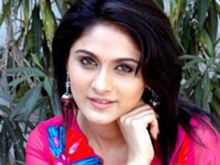 ಆಂಗ್ಲ ಹಾಗೂ ಹಿಂದಿ ಭಾಷೆಯಲ್ಲಿ ಕಾಫಿ ಶಾಪ್