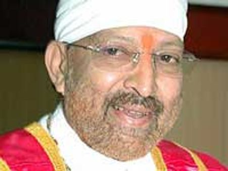 ನೆರೆ ಸಂತ್ರಸ್ತರ ನಿಧಿಗೆ ಚೆಕ್ ಸಮರ್ಪಿಸಿದ ವಿಷ್ಣು