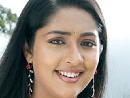 ಮಲ್ಲು ಬೆಡಗಿ ನವ್ಯಾ ನಾಯರ್ ಗೆ ಕಂಕಣಬಲ!