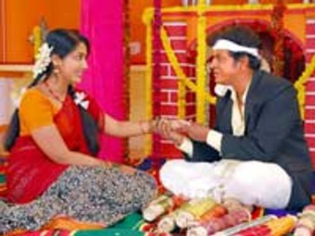 ಮಳವಳ್ಳಿ ಸಾಯಿ ಕೃಷ್ಣಗೆ 'ಬಳೆ' ಚುಚ್ಚಿದ ಕಥೆ!