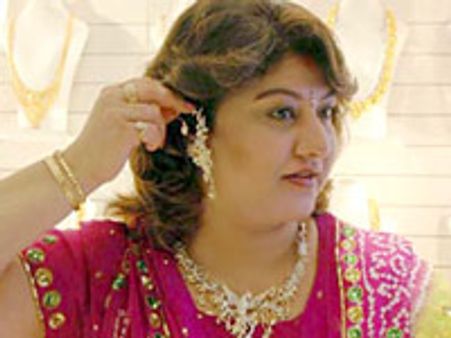 ಹಾಂಕಾಂಗ್ ನಲ್ಲಿ 'ವೀರ' ವನಿತೆ ಮಾಲಾಶ್ರೀ!