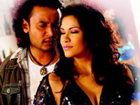 ಪೊರ್ಕಿಯಲ್ಲಿ ಐಟಂ ಬೆಡಗಿ ಜುಬೇದಾ ಕುಣಿತ!