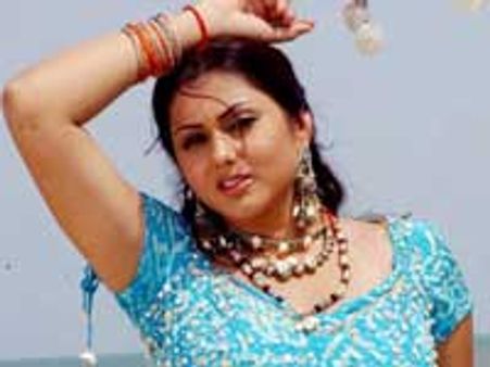 ಕ್ರೆಜಿಸ್ಟಾರ್ 'ಹೂ'ವಿನ ಹಾಡಿಗೆ ಅದ್ದೂರಿ ಸೆಟ್