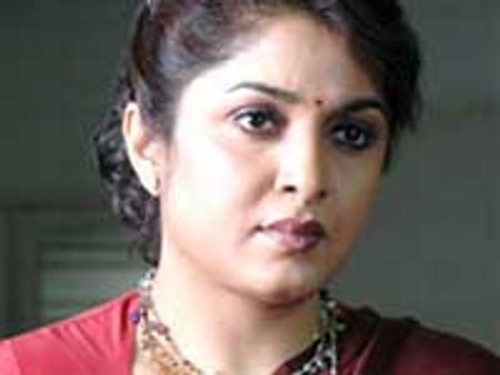 'ಬೊಂಬಾಟ್ ಕಾರ್' ಹತ್ತಿದ ರಮ್ಯಾ ಕೃಷ್ಣ