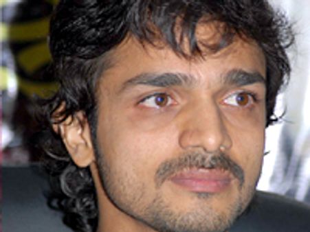 ವಿಜಿಯ ರಾಧೆಯಾಗಿ ತೆಲುಗಿನ ಮಧುವಿಕಾ