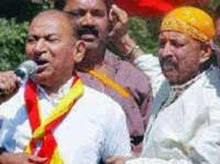 ಕಂಠೀರವದಲ್ಲಿ ರಾಜ್, ಅಭಿಮಾನ್ ದಲ್ಲಿ ವಿಷ್ಣು