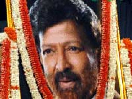 ವಿಷ್ಣು ಯಜಮಾನನಿಗೆ ಬಸವನಗುಡಿಯಲ್ಲಿ ಪುಷ್ಪ ನಮನ