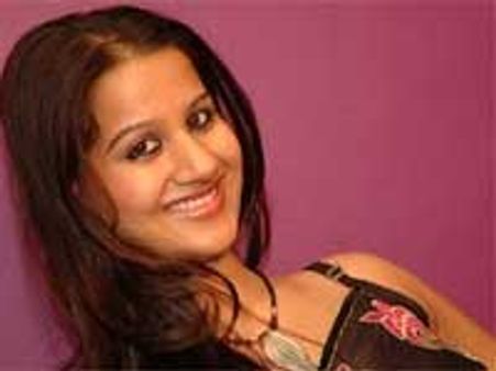 ವೀರ ಚಿತ್ರೀಕರಣದಲ್ಲಿ ರಾಧಿಕಾಗಾಂಧಿಗೆ ಗಾಯ