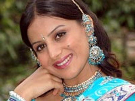 ರಘು ಮುಖರ್ಜಿ ಜೊತೆ ಪೂಜಾಗಾಂಧಿ ಚಿತ್ರ