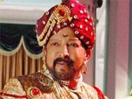 'ಆಪ್ತರಕ್ಷಕ'ನಿಗೆ ಶಿವಮೊಗ್ಗದಲ್ಲಿ ಕ್ಷೀರಾಭಿಷೇಕ